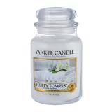 Yankee Candle Fluffy Towels Ароматна свещ 623 g промяна на цвета