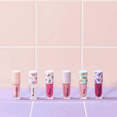 Makeup Revolution London X Friends Блясък за устни за жени 4,6 ml Нюанс Phoebe