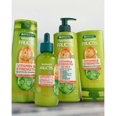 Garnier Fructis Vitamin &amp; Strength Reinforcing Shampoo Шампоан за жени 250 ml