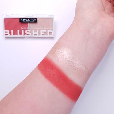 Revolution Relove Colour Play Blushed Duo Blush &amp; Highlighter Контурираща палитра за жени 5,8 g Нюанс Cute