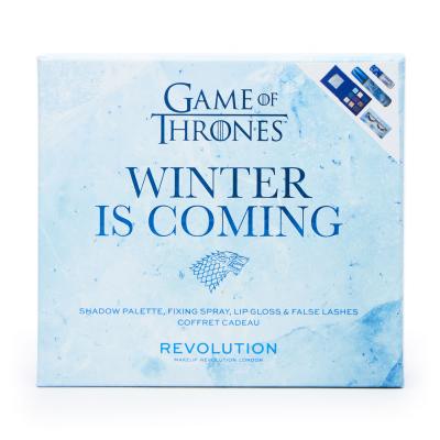 Makeup Revolution London X Game Of Thrones Подаръчен комплект палитра сенки за очи Game Of Thrones 7,2 g + фиксиращ спрей Game Of Thrones 100 ml + изкуствени мигли Game Of Thrones 1 чифт + блясък за устни Game Of Thrones Shimmer Bomb Lip Gloss 5 ml Winter Is Coming