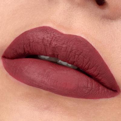 Essence 8h Matte Liquid Lipstick Червило за жени 2,5 ml Нюанс 08 Dark Berry