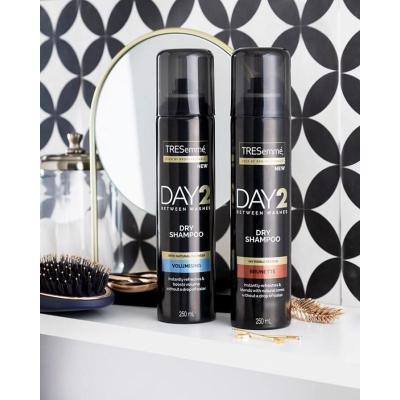 TRESemmé Day 2 Volumising Dry Shampoo Сух шампоан 250 ml