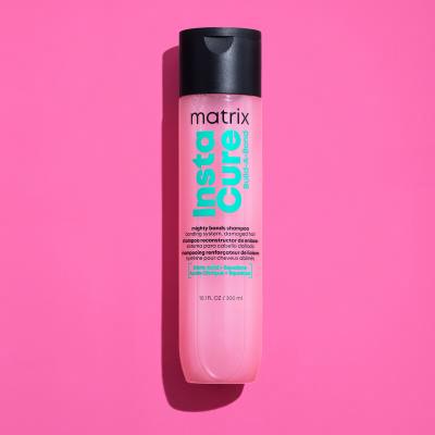 Matrix Instacure Build-A-Bond Mighty Bonds Shampoo Шампоан за жени 300 ml