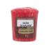 Yankee Candle Home Sweet Home Ароматна свещ 49 g промяна на цвета